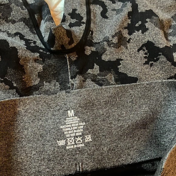 Amazon gym biker shorts camo size medium - Picture 3 of 3